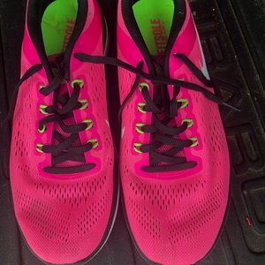 Women’s Nike pink fit sole sneakers size 9.5